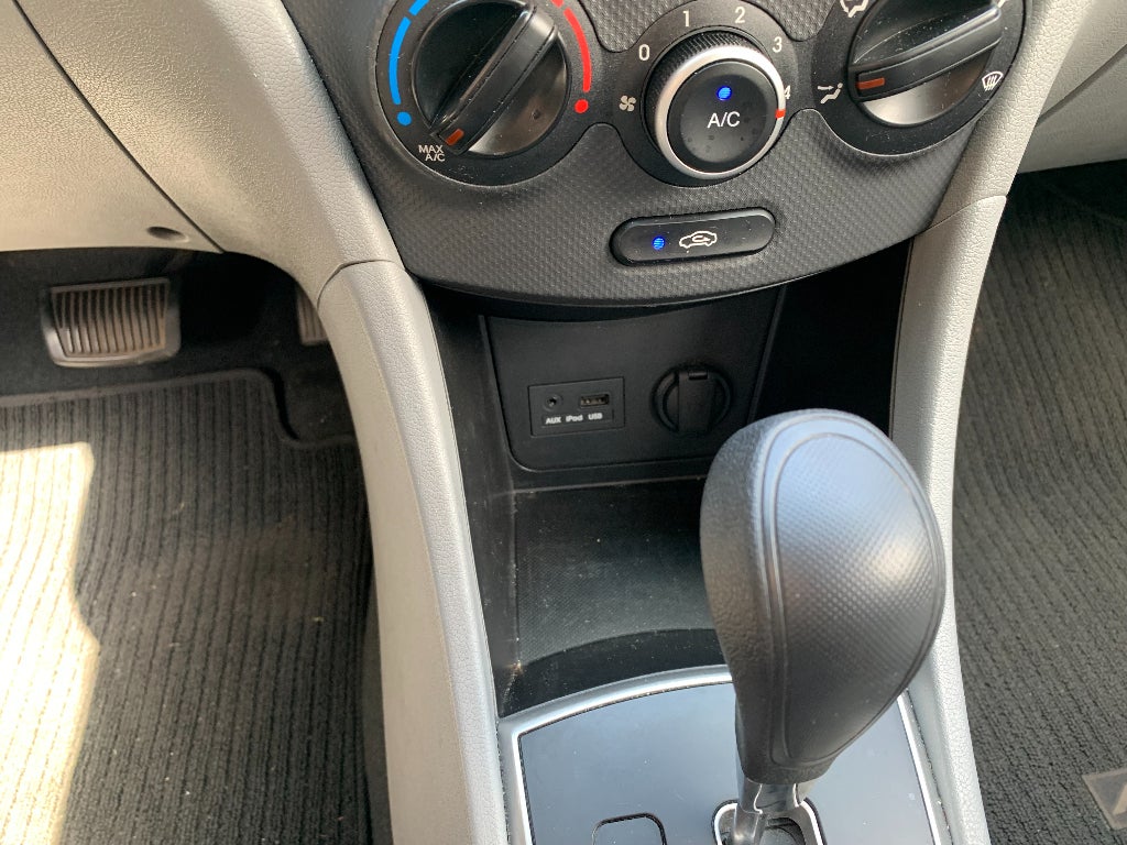 2013 Hyundai Accent 5-Door GS