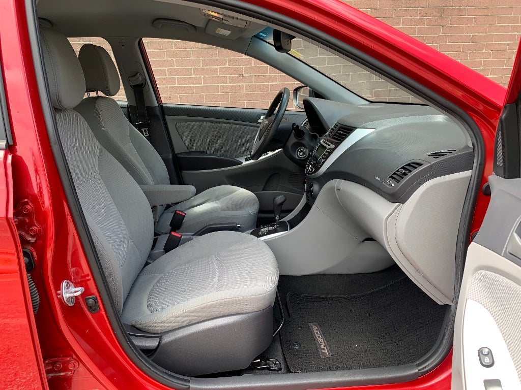 2013 Hyundai Accent 5-Door GS