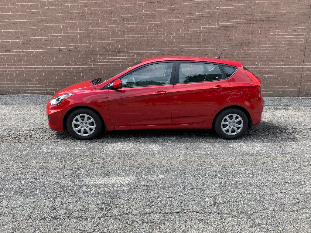 2013 Hyundai Accent 5-Door GS
