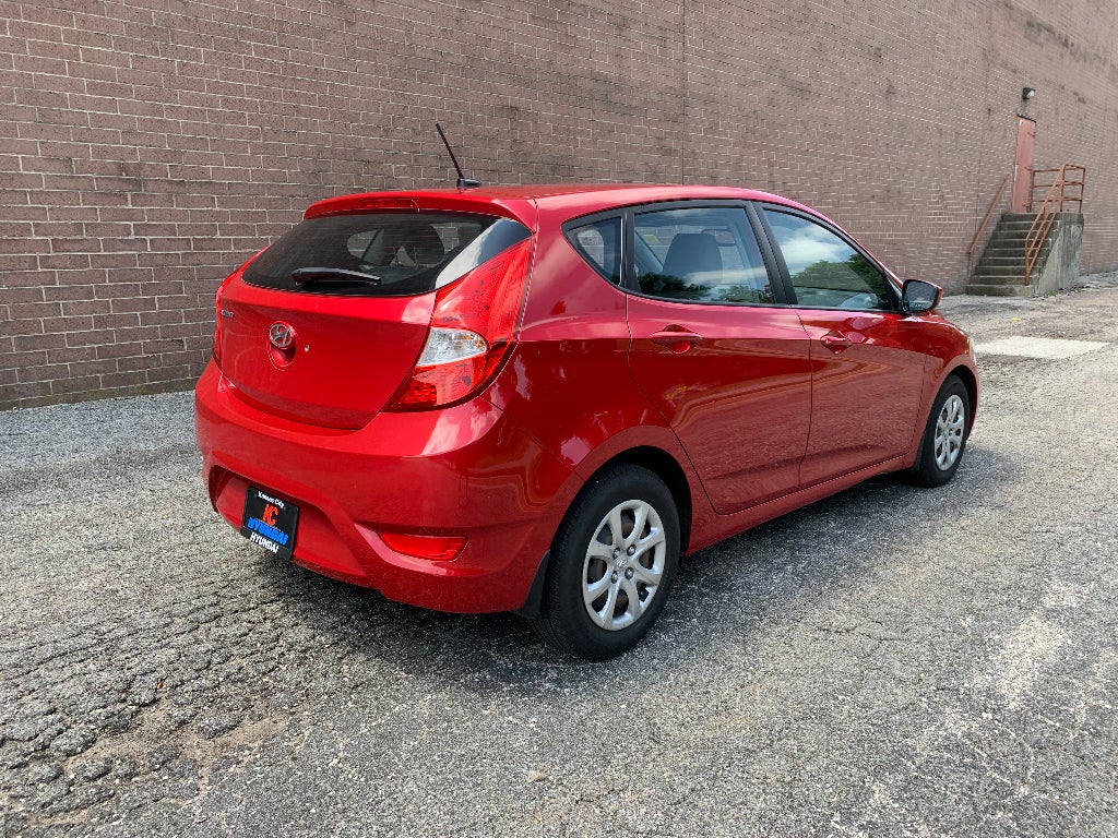 2013 Hyundai Accent 5-Door GS