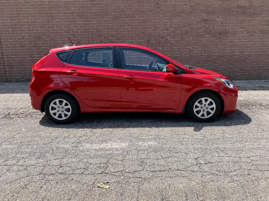 2013 Hyundai Accent 5-Door GS
