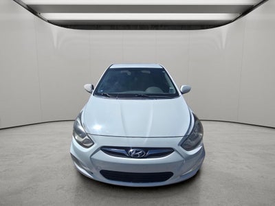 2012 Hyundai Accent 5-Door SE