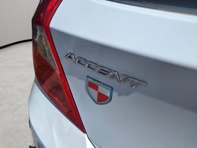2012 Hyundai Accent 5-Door SE