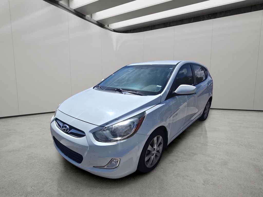 2012 Hyundai Accent 5-Door SE