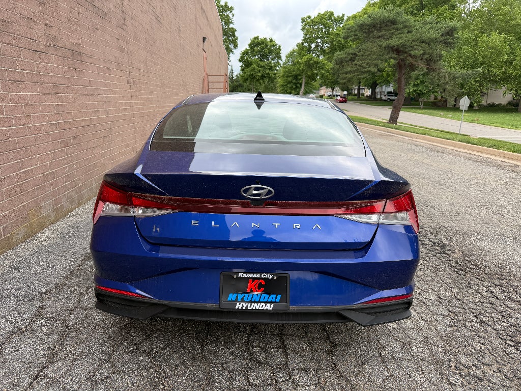 2023 Hyundai Elantra SE