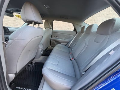 2024 Hyundai Elantra SE