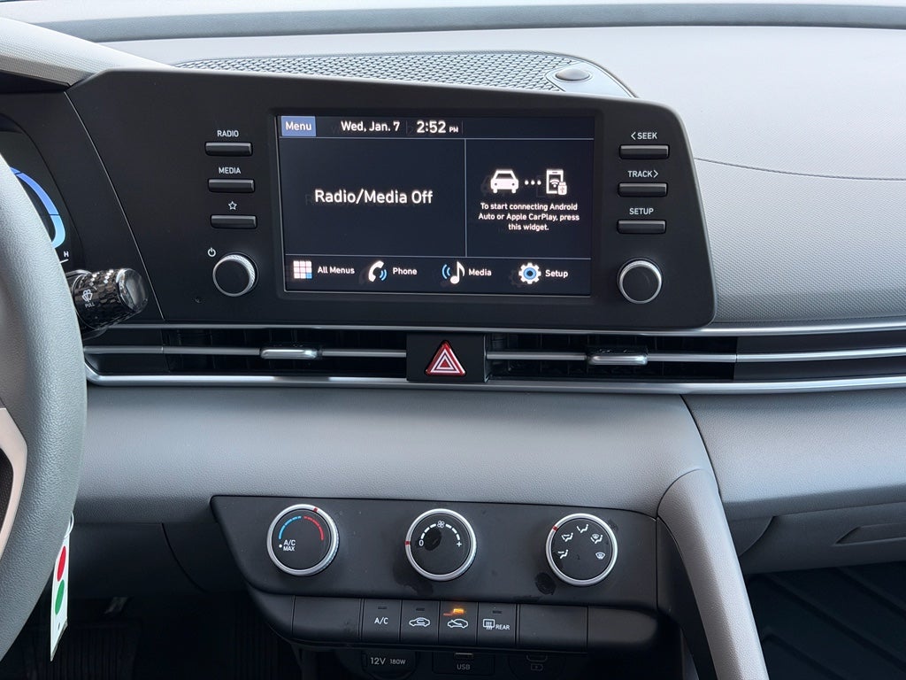 2024 Hyundai Elantra SE