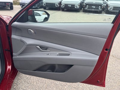 2025 Hyundai Elantra SE