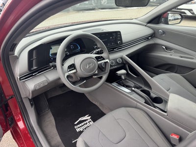 2025 Hyundai Elantra SE