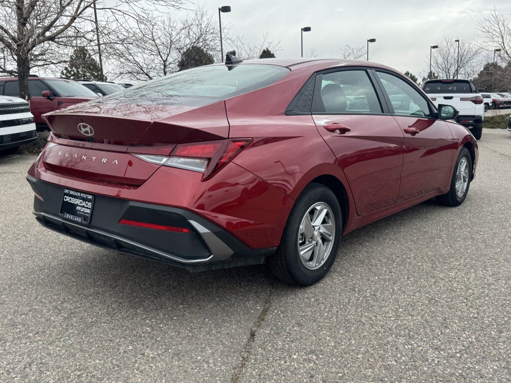2025 Hyundai Elantra SE