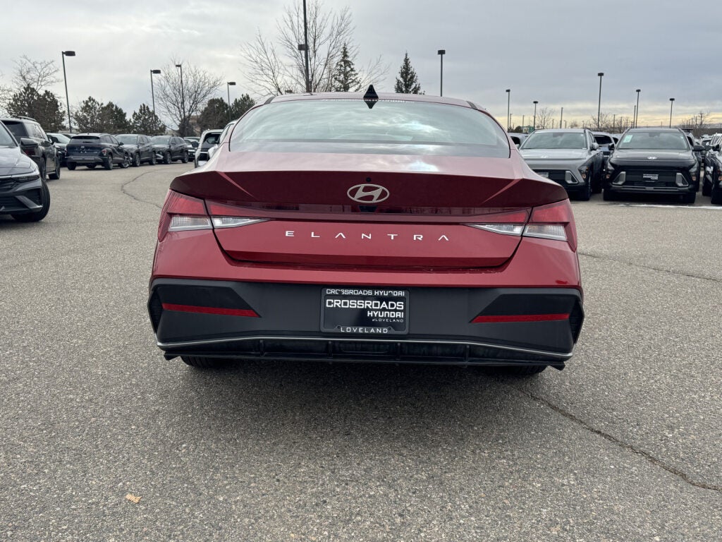2025 Hyundai Elantra SE