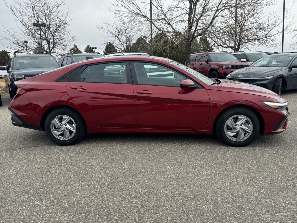 2025 Hyundai Elantra SE