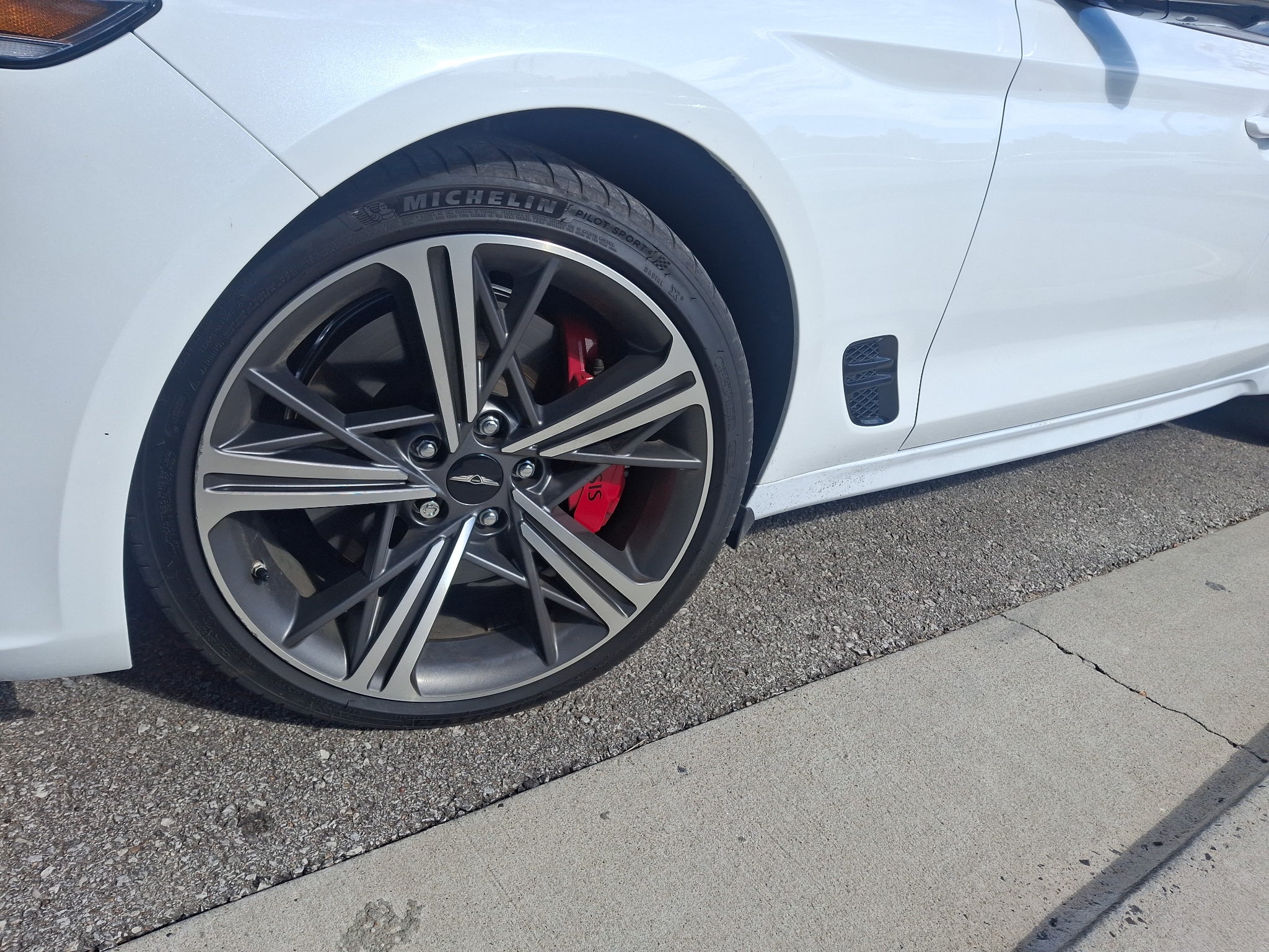 2024 Genesis G70 3.3T Sport Advanced