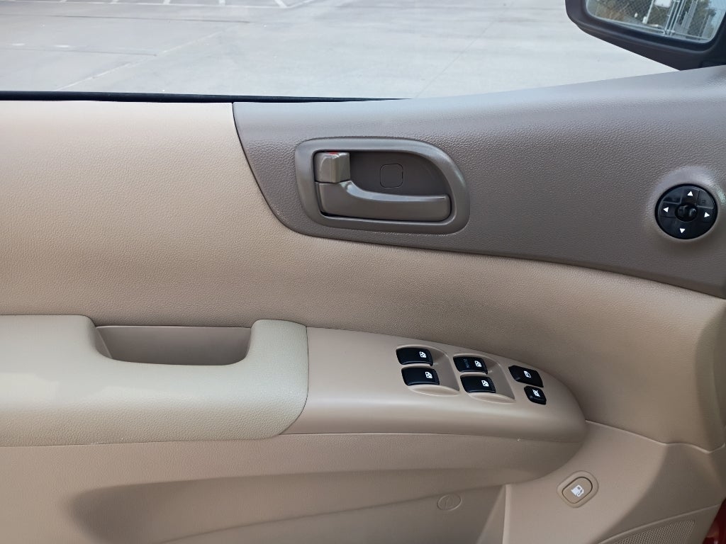 2012 Kia Sedona LX