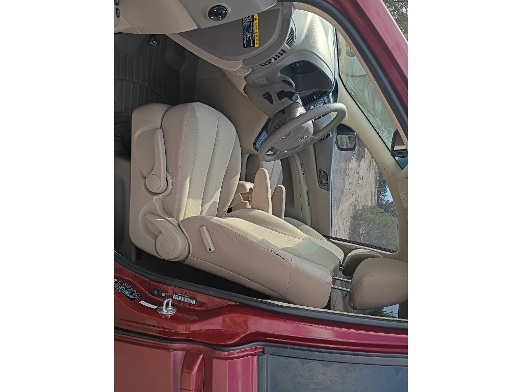 2012 Kia Sedona LX