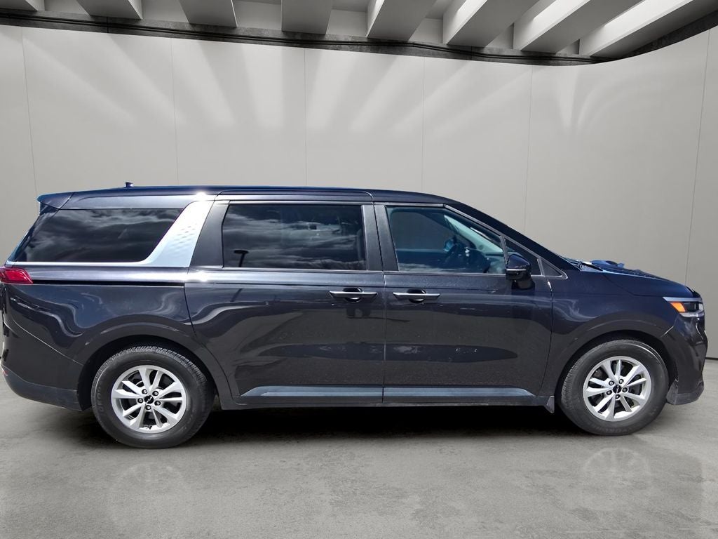 2022 Kia Carnival LX