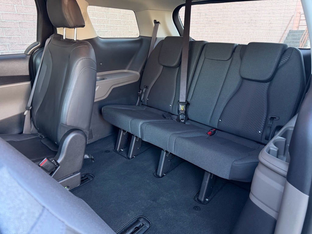 2025 Kia Carnival LX