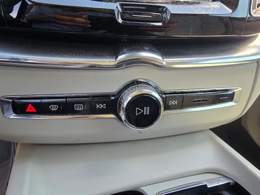 2019 Volvo XC60 Momentum