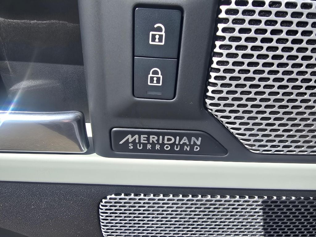 2023 Land Rover Defender X-Dynamic SE