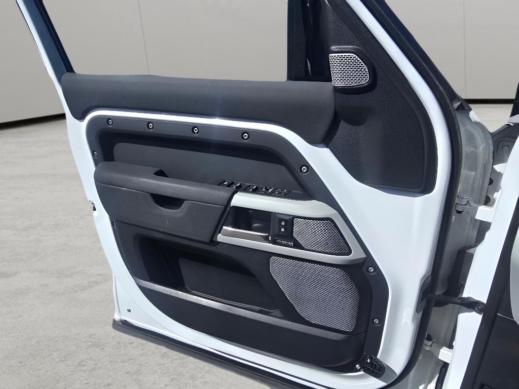 2023 Land Rover Defender X-Dynamic SE