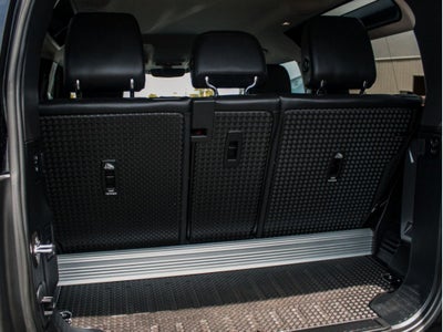 2023 Land Rover Defender S