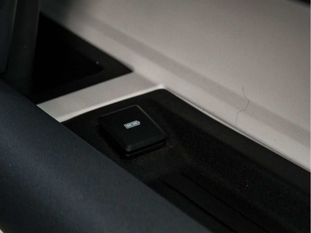 2023 Land Rover Defender S