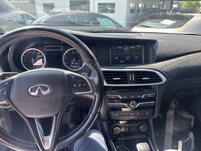 2017 INFINITI QX30 Premium