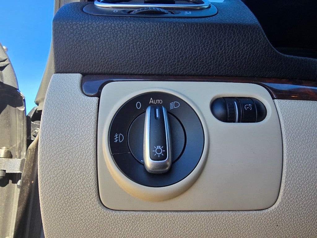 2012 Volkswagen Eos Lux