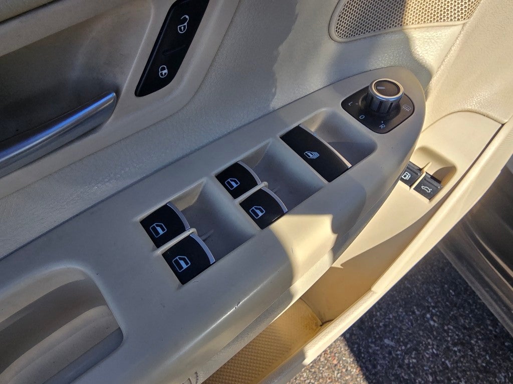 2012 Volkswagen Eos Lux