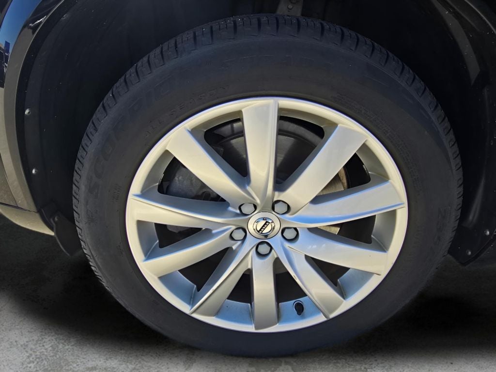 2016 Volvo XC90 T6 Momentum