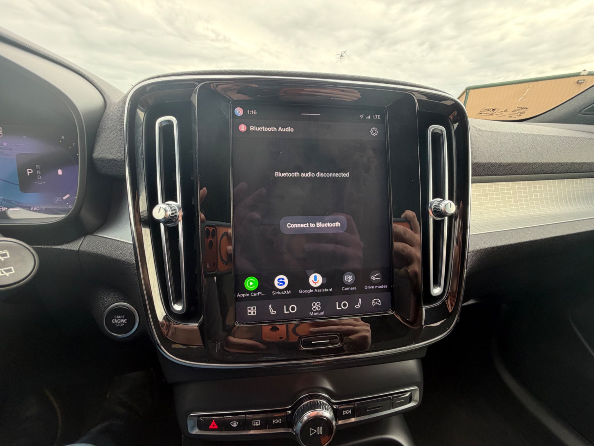2023 Volvo XC40 Core