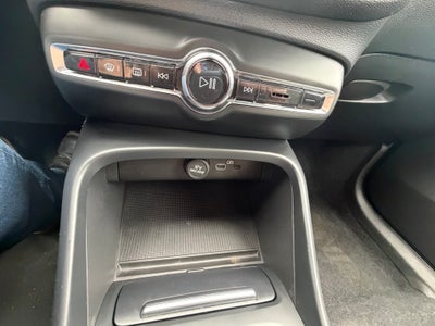 2023 Volvo XC40 Core