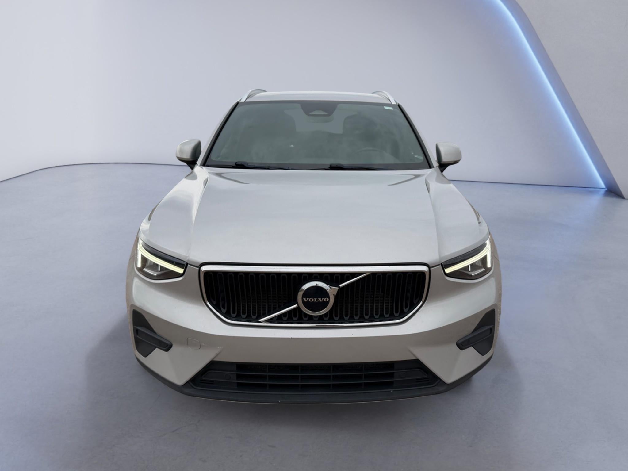 2023 Volvo XC40 Core
