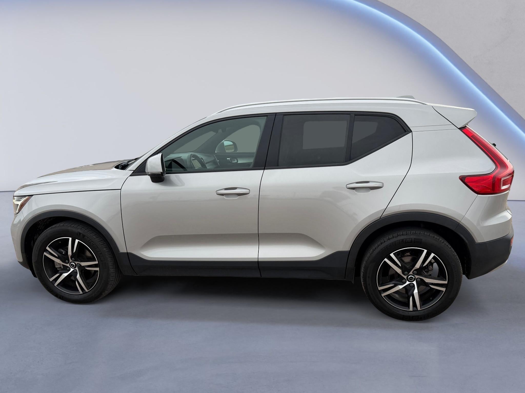 2023 Volvo XC40 Core