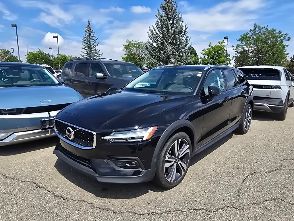 2025 Volvo V60 Cross Country Plus