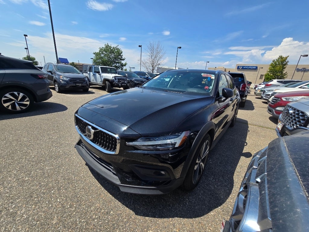 2025 Volvo V60 Cross Country Plus