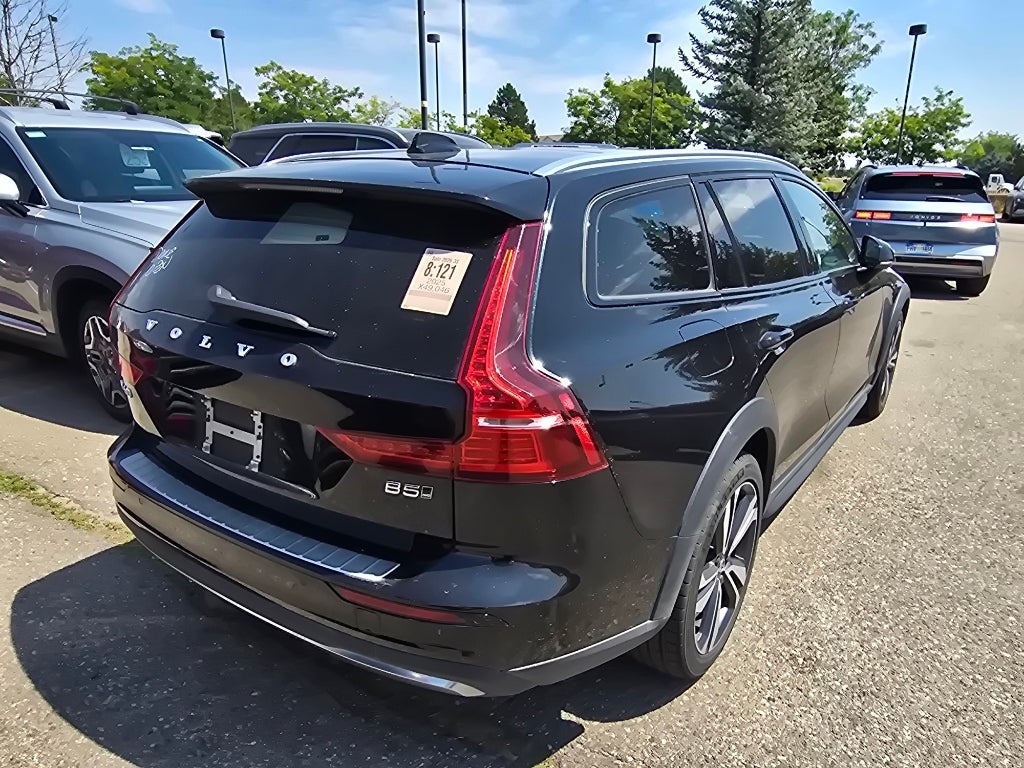 2025 Volvo V60 Cross Country Plus