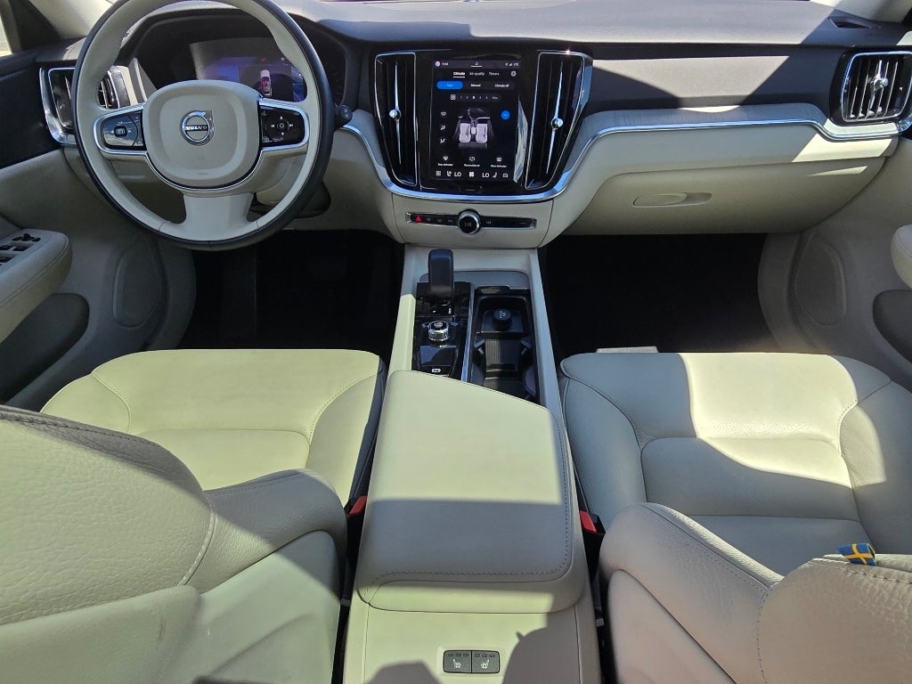 2025 Volvo V60 Cross Country Plus