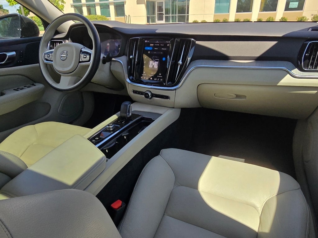 2025 Volvo V60 Cross Country Plus