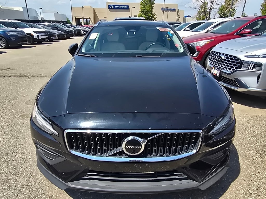 2025 Volvo V60 Cross Country Plus